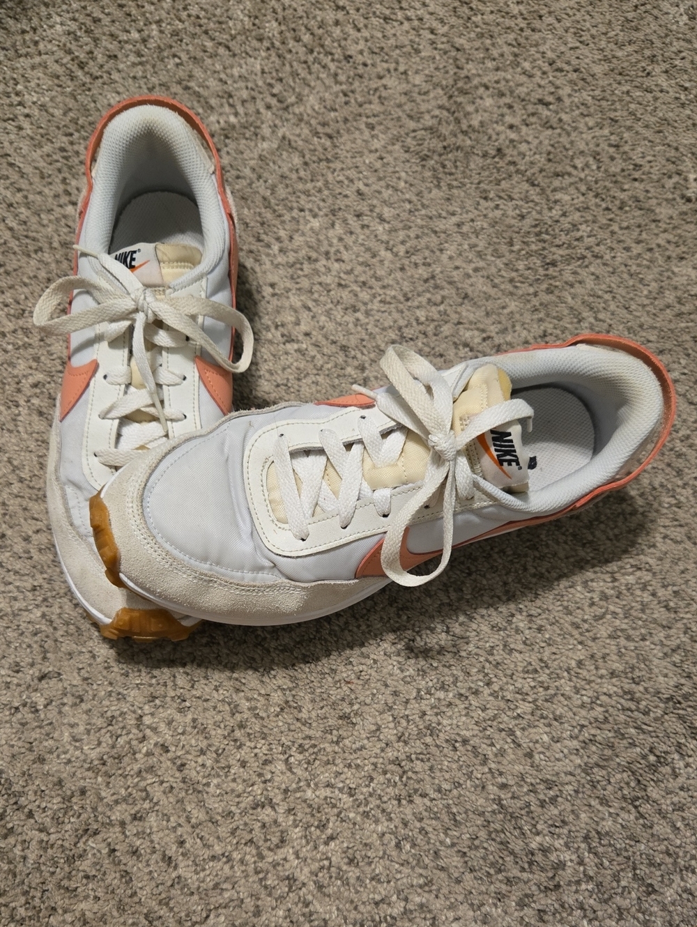 Nike Women's White & Peach Low-Top Sneakers - Retro Runner Style